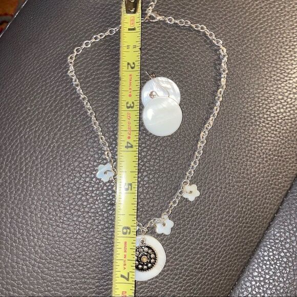 MOTHER OF PEARL necklace and earrings set - Picture 3 of 5